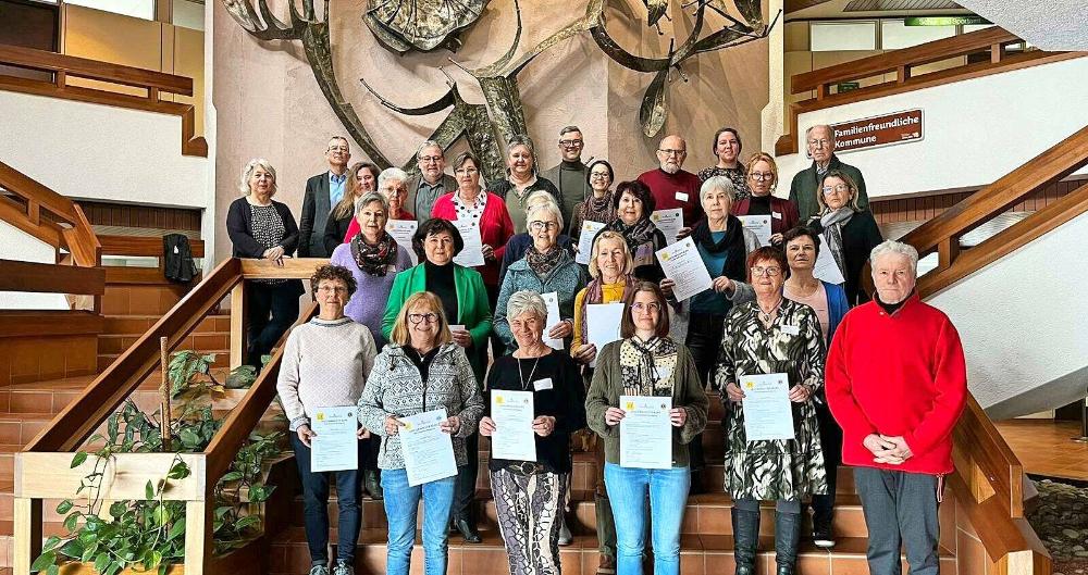 Teilnehmerinnen und Teilnehmer der Weiterbildungsmaßnahme zum Leselernhelfer im Rathaus Homburg